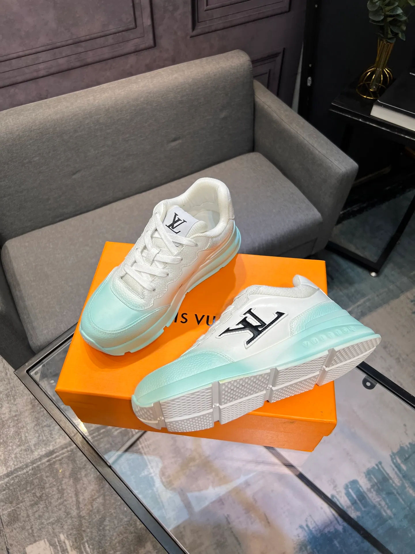 Men's shoes 💰760 LV | Louis Vuitton 2025𝐬𝐬 Spring and summer new styles, couples' models, men's models come out first. The counter focuses on the latest casual shoes. Hard goods are new🆕 ❥Purchase level! Full of high-end feel! A popular model among bloggers at home and abroad, it’s retro and fashionable and looks amazing on your feet! Wear a lot of happiness! Mainly recommended model on the official website★ ▪️Upper: Original custom-made imported calfskin fabric ▪️Inner lining: breathable gauze imported from Italy ▪️Outsole: rubber foam ➕tpu high-end outsole ▪️Shoe size: 36-44 (customized for 45 and 46)